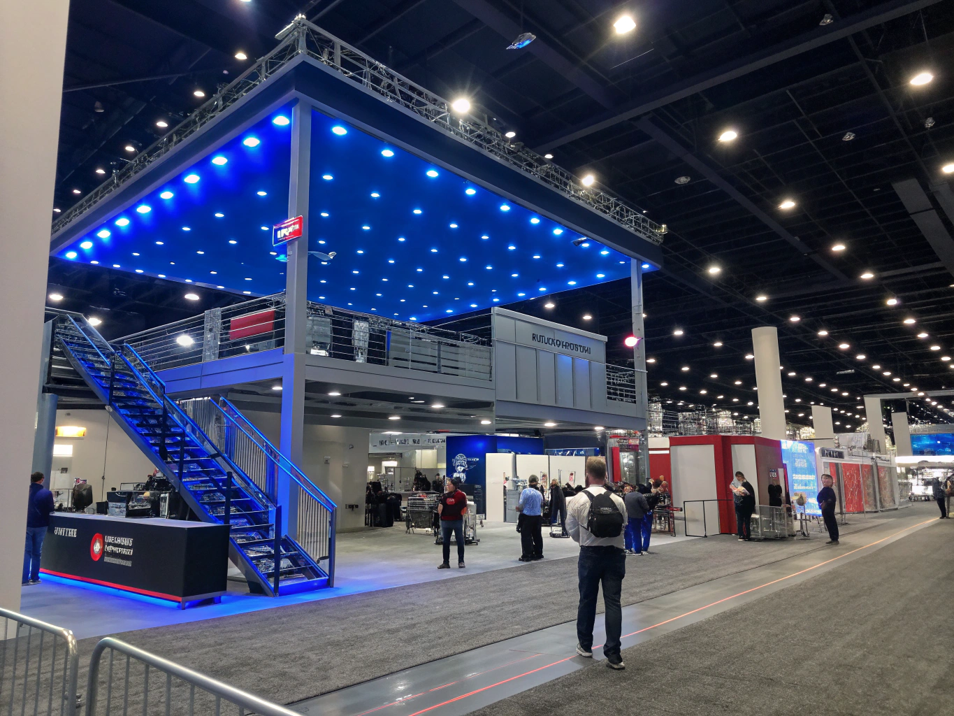 Double Deck vs. Single-Level Booths: Which Suits You Best?